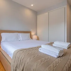 Graceful 2bdr Duplex By Lovelystay Lisbona